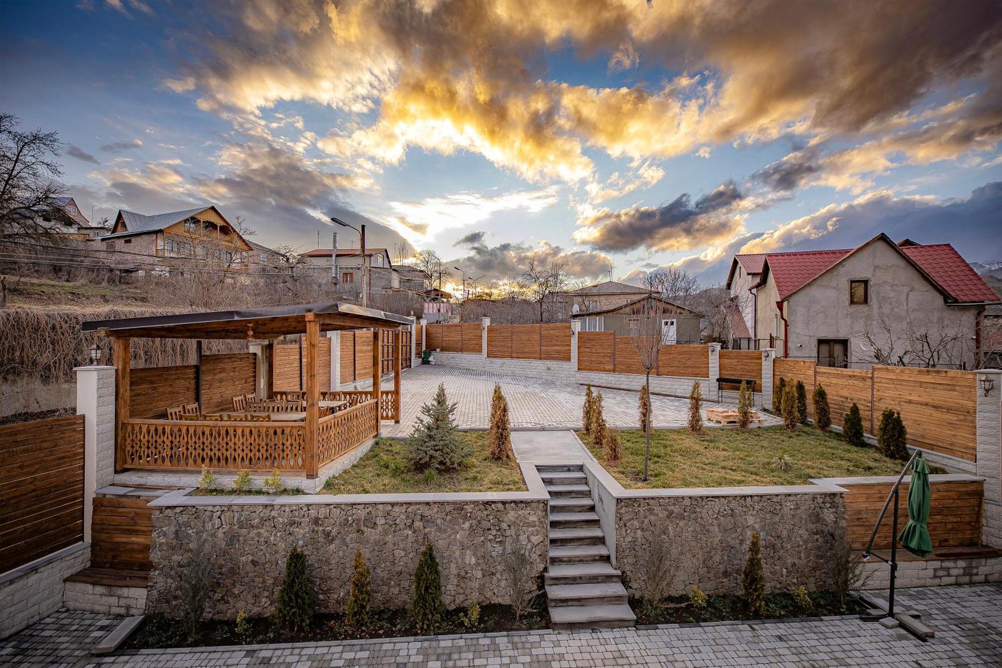 Taniqinn Dilijan Hotel Luaran gambar