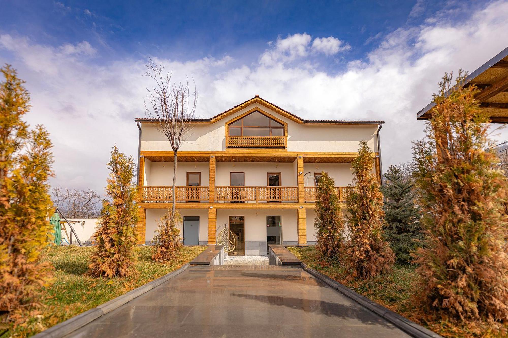 Taniqinn Dilijan Hotel Luaran gambar